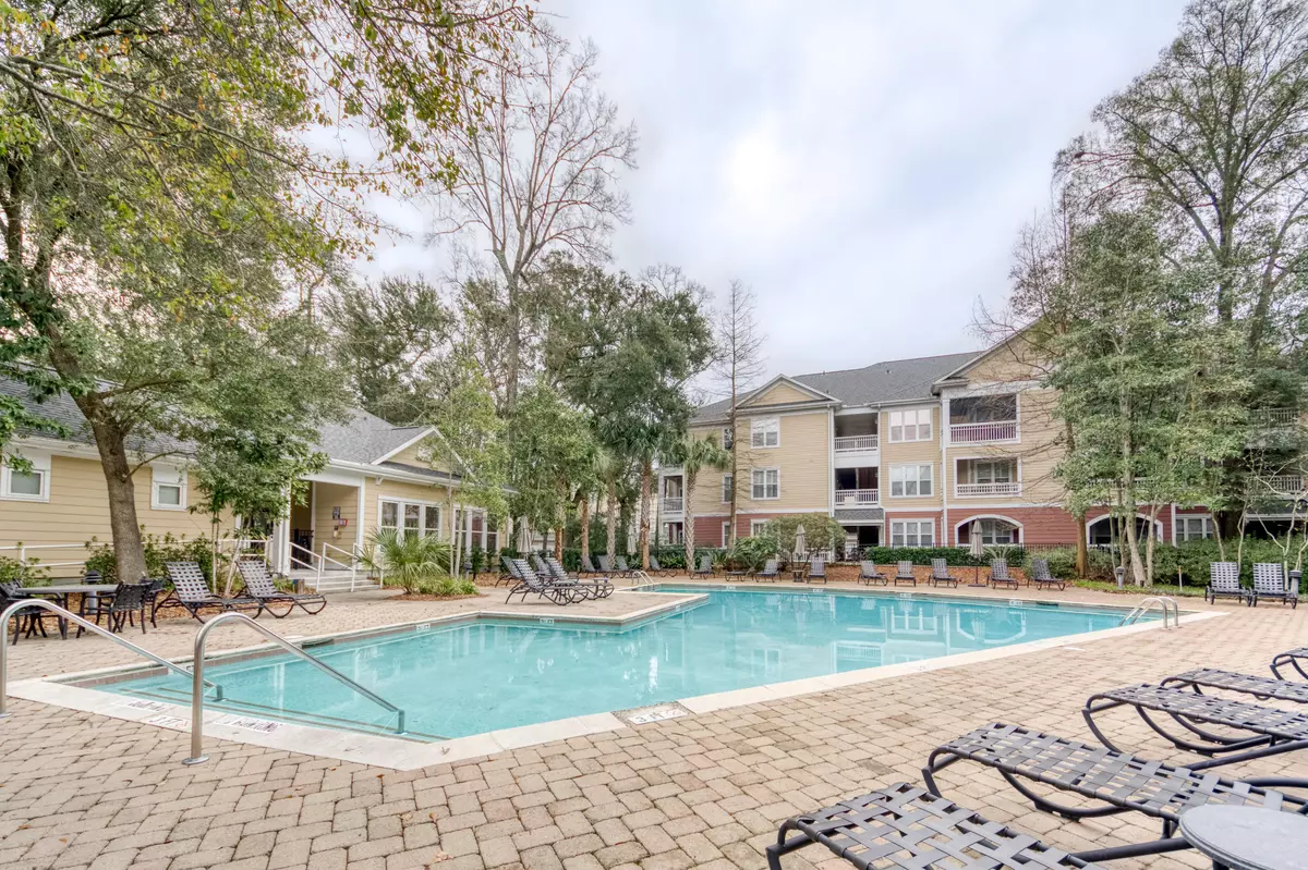 Daniel Island, SC 29492,600 Bucksley Ln #305