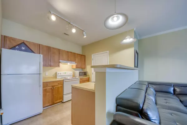 Daniel Island, SC 29492,600 Bucksley Ln #305