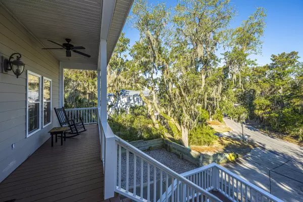 Edisto Island, SC 29438,614 King Cotton Rd #B