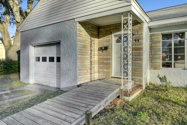 Charleston, SC 29407,11 Lord Ashley Dr