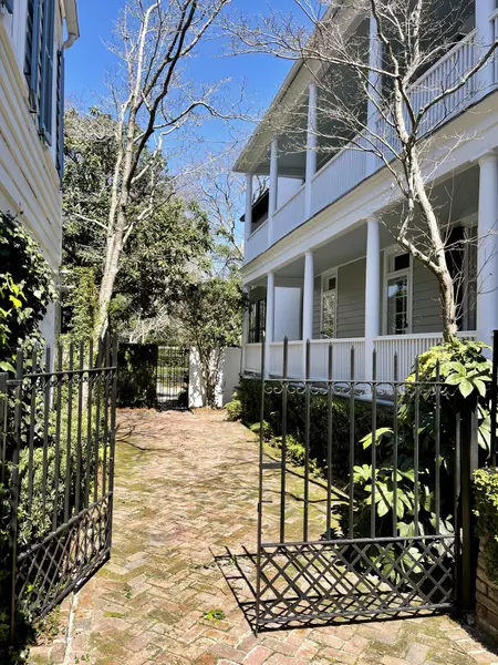 84 Tradd St, Charleston, SC 29401