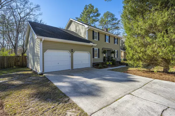 127 Queensbury Cir, Goose Creek, SC 29445