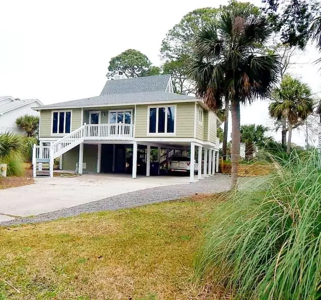 60 Rice Ln, Edisto Beach, SC 29438