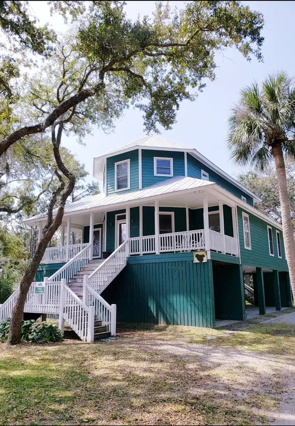 3320 Myrtle St, Edisto Island, SC 29438