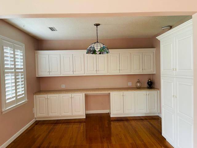 Hanahan, SC 29410,6022 Ridgecrest Ave