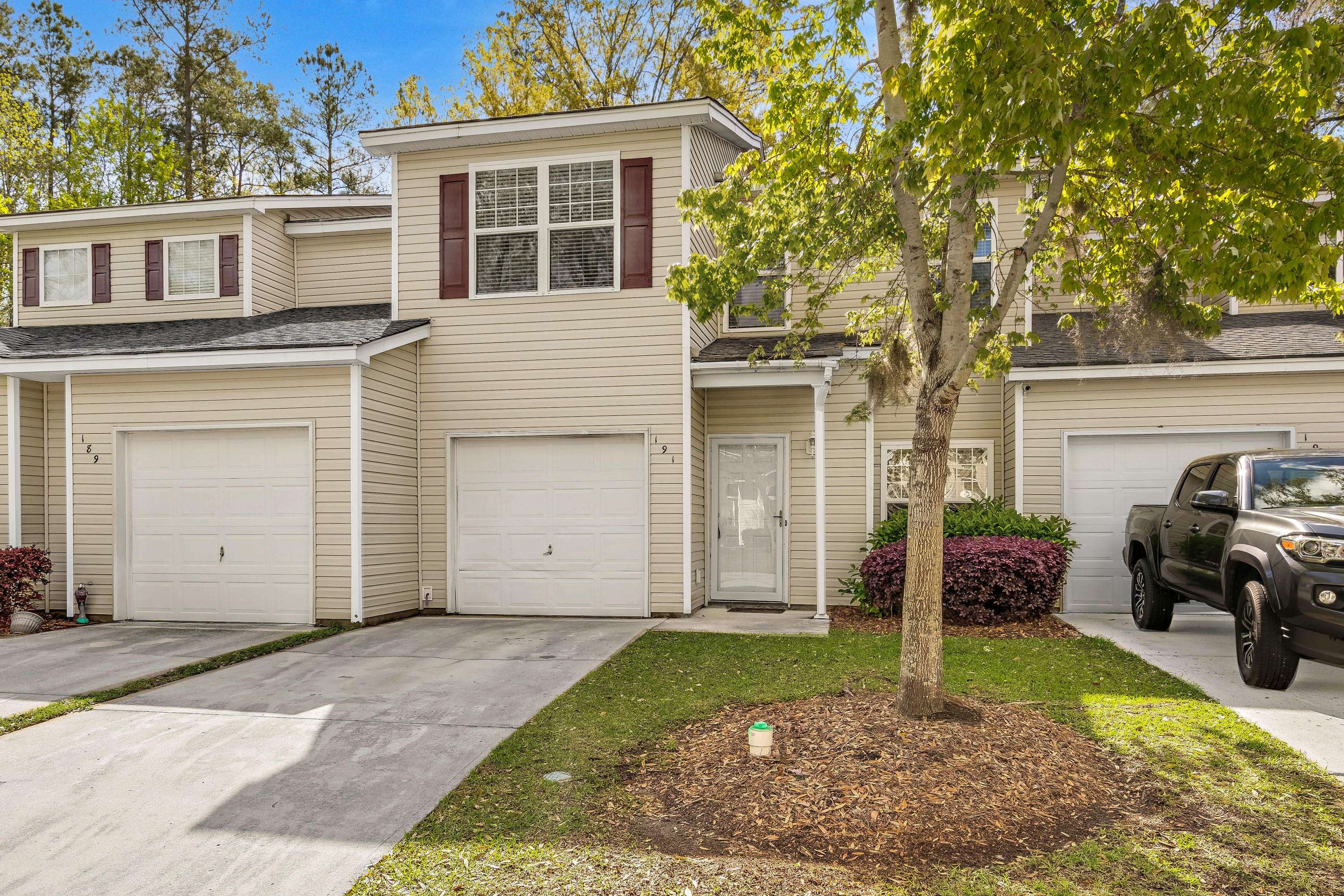 191 Grand Oaks Dr, Ladson, SC 29456