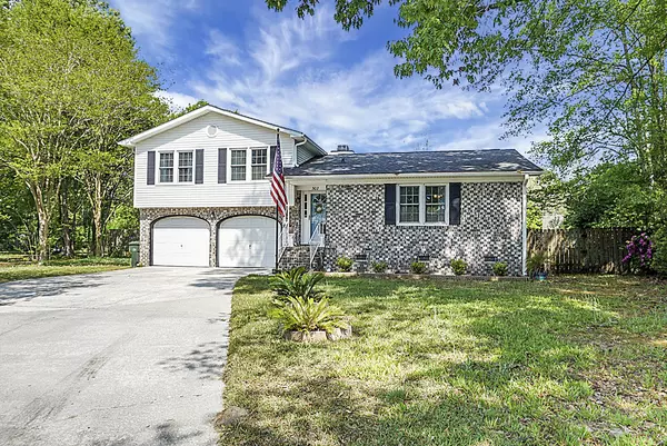 Goose Creek, SC 29445,302 Foxhound Ct