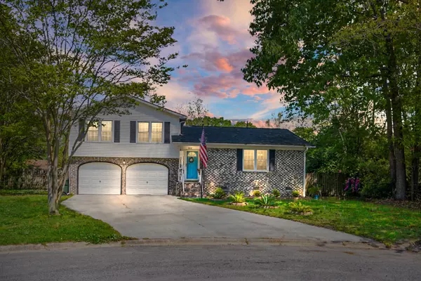302 Foxhound Ct, Goose Creek, SC 29445