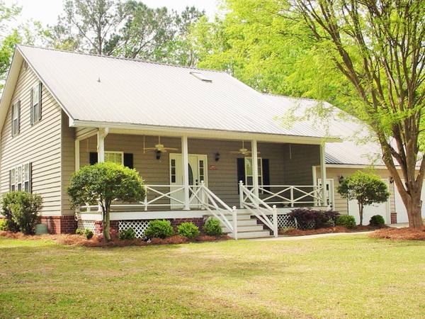 106 Lily Pad Ln, Bonneau, SC 29431