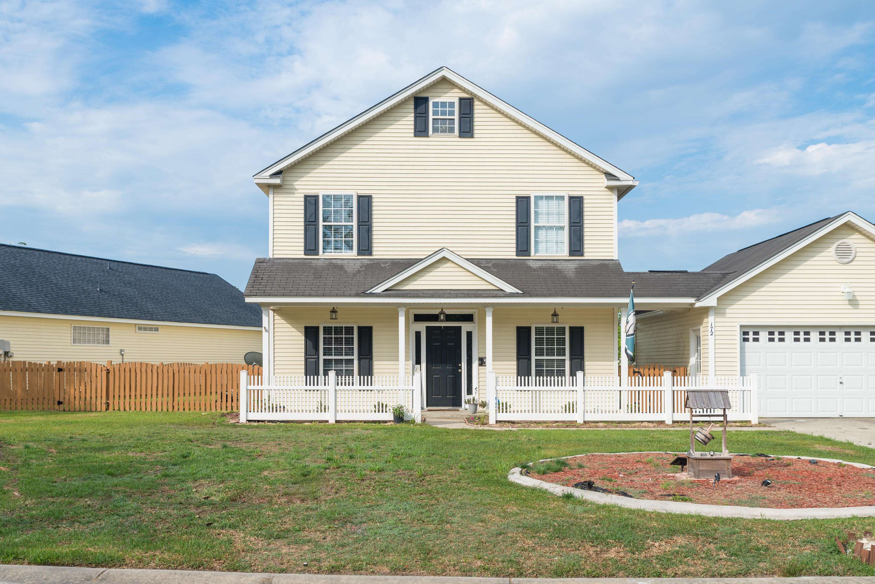 Summerville, SC 29483,172 Moon Dance Ln