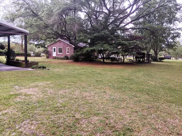 1069 Black Tom Rd, Moncks Corner, SC 29461