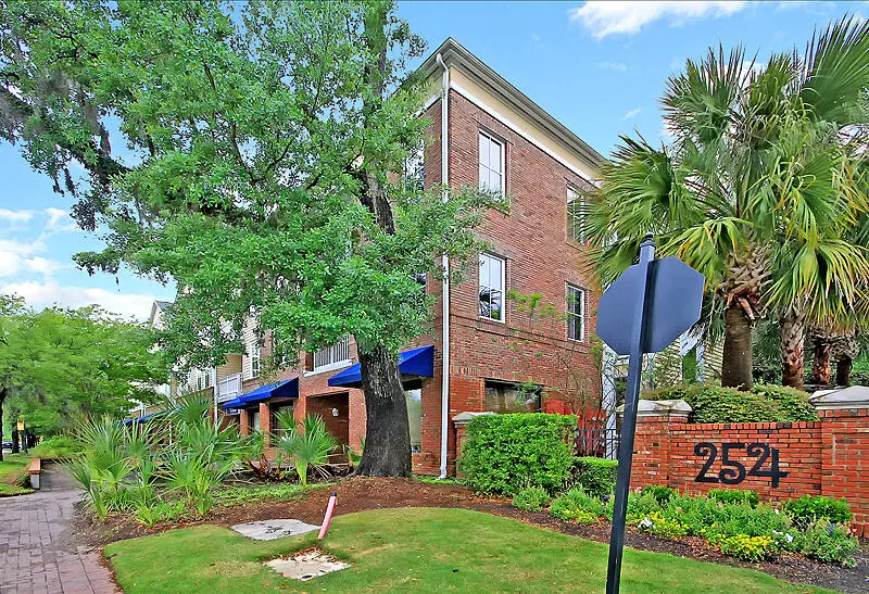 260 Seven Farms Dr #302, Charleston, SC 29492