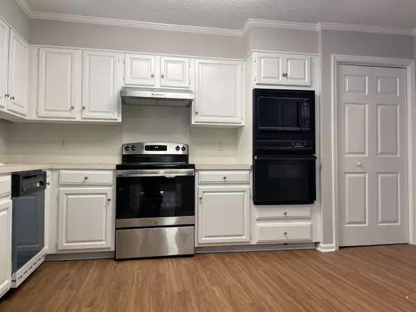 North Charleston, SC 29406,9071 Delancey Cir