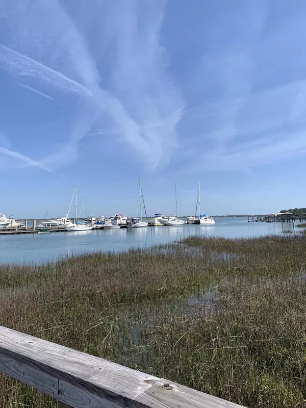 Folly Beach, SC 29439,67 W 10th St #E 28