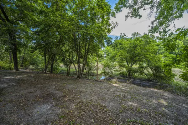 Mount Pleasant, SC 29464,662 Pawley Rd