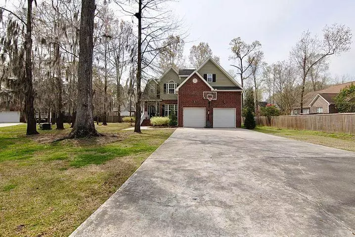 1017 Retreat Ave, Moncks Corner, SC 29461