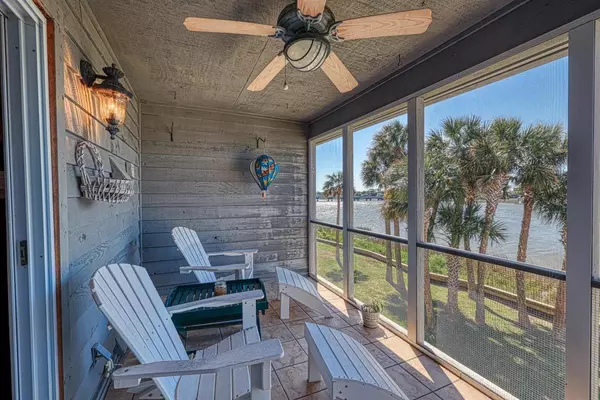 24 Mariners Cay Dr, Folly Beach, SC 29439