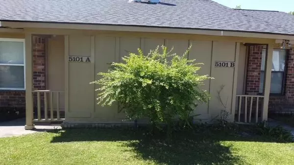 North Charleston, SC 29418,5101 Marseilles Dr #A & B