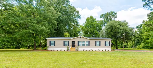 216 Joyland Ln, Cottageville, SC 29435