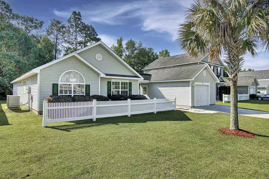 325 Seneca River Dr, Summerville, SC 29485