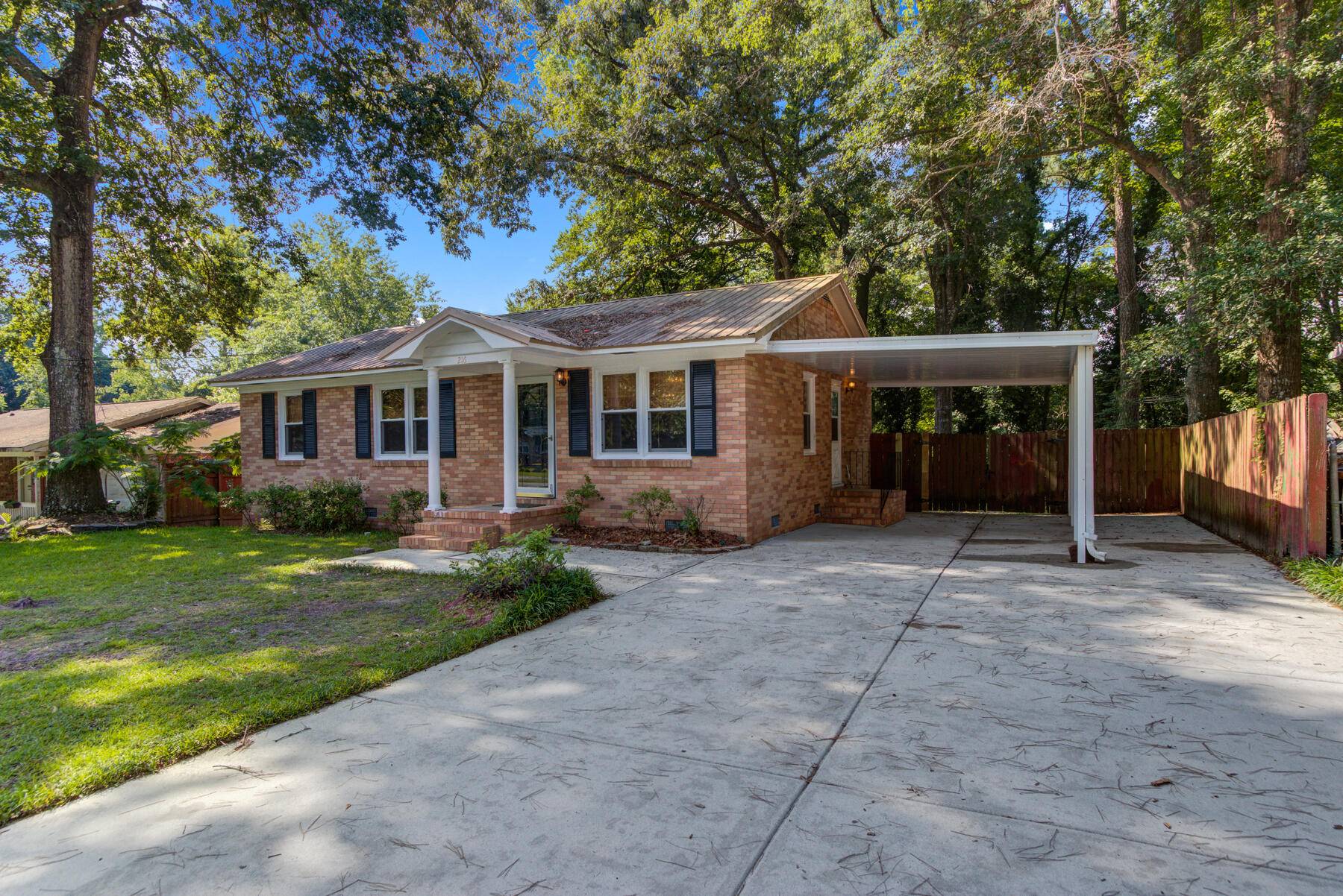 Summerville, SC 29485,216 Birch Ln
