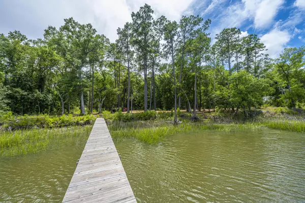 Edisto Island, SC 29438,15 Glascow Island Ln