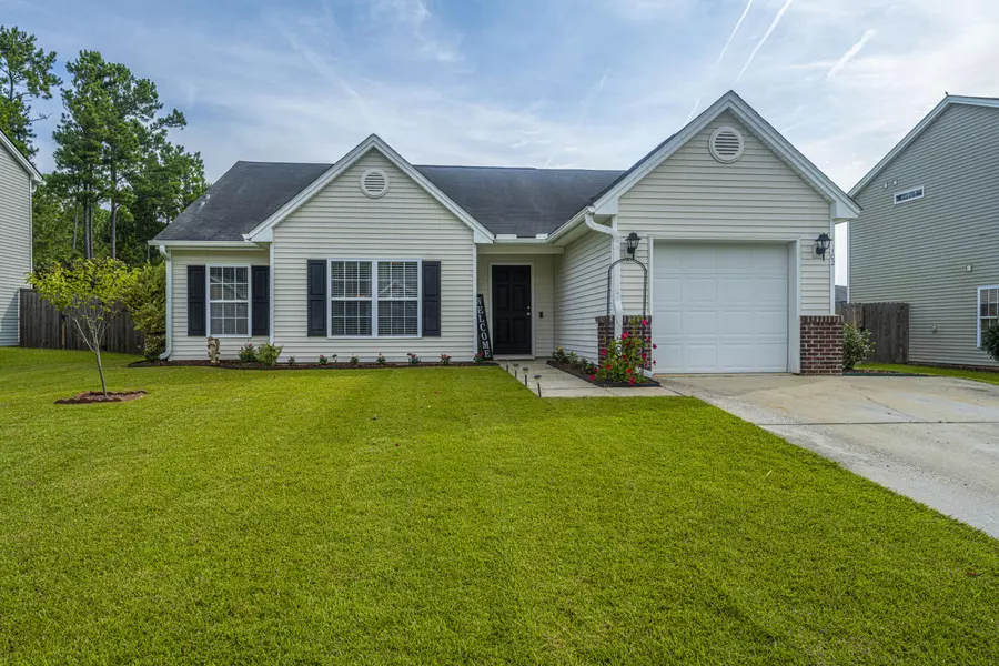 102 Salem Creek Dr, Goose Creek, SC 29445