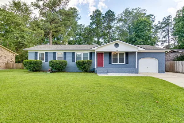 104 Six Iron Ln, Summerville, SC 29483