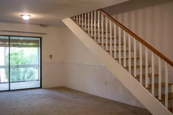 Edisto Island, SC 29438,811 Club Cottage Rd