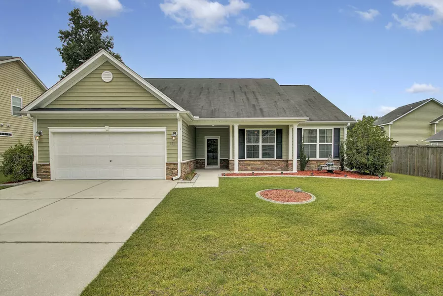 221 Palmetto Village Cir, Moncks Corner, SC 29461