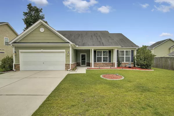 221 Palmetto Village Cir, Moncks Corner, SC 29461