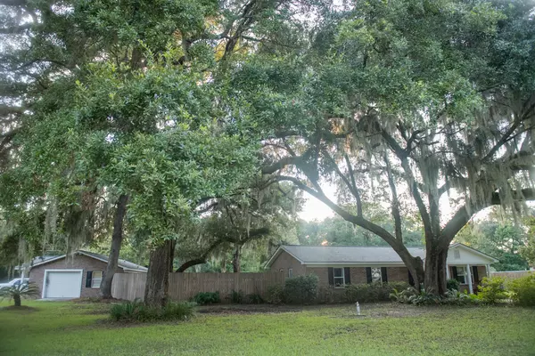 5578 Hammerhead Ave, Wadmalaw Island, SC 29487