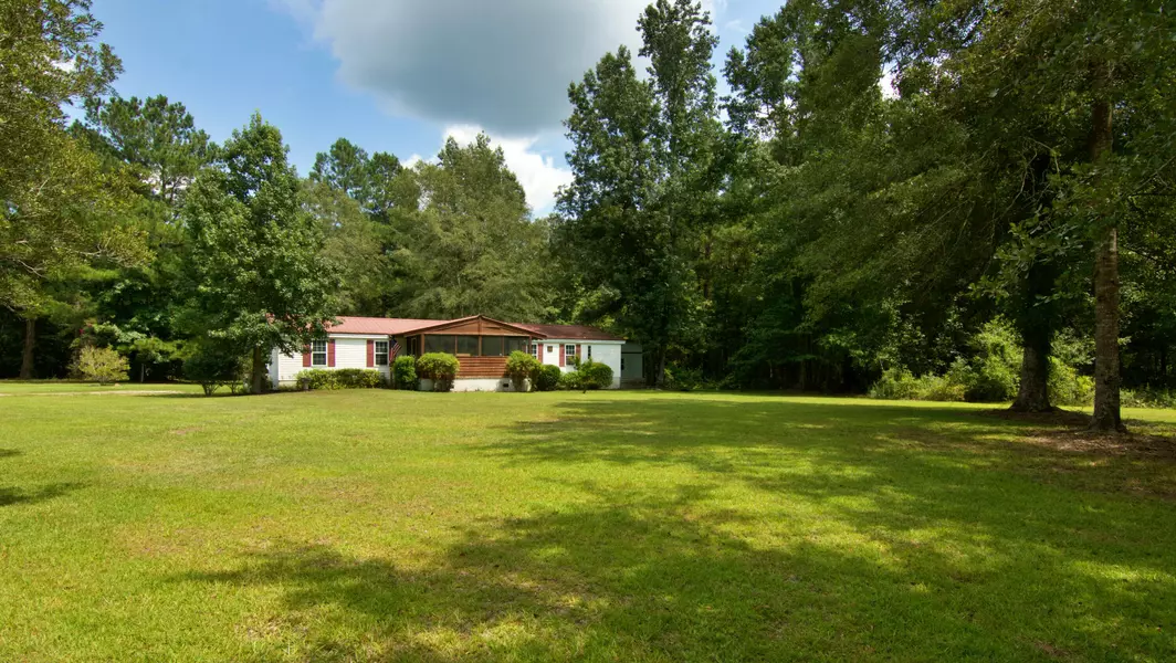 136 Tranquil Way, Bonneau, SC 29431