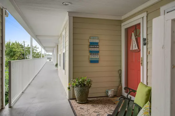 Folly Beach, SC 29439,2395 Folly Rd #1d