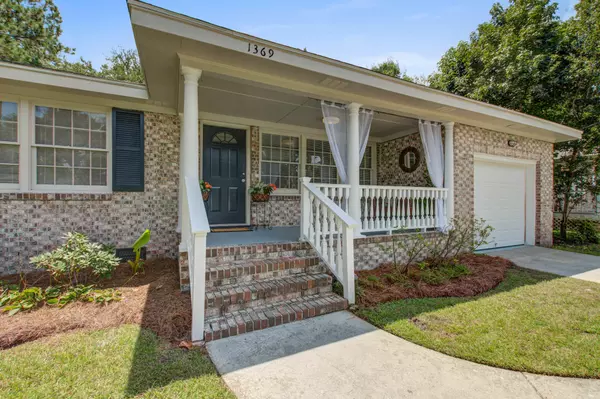 1369 Fairfield Ave, Charleston, SC 29407