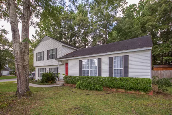 North Charleston, SC 29420,8103 Halifax Way