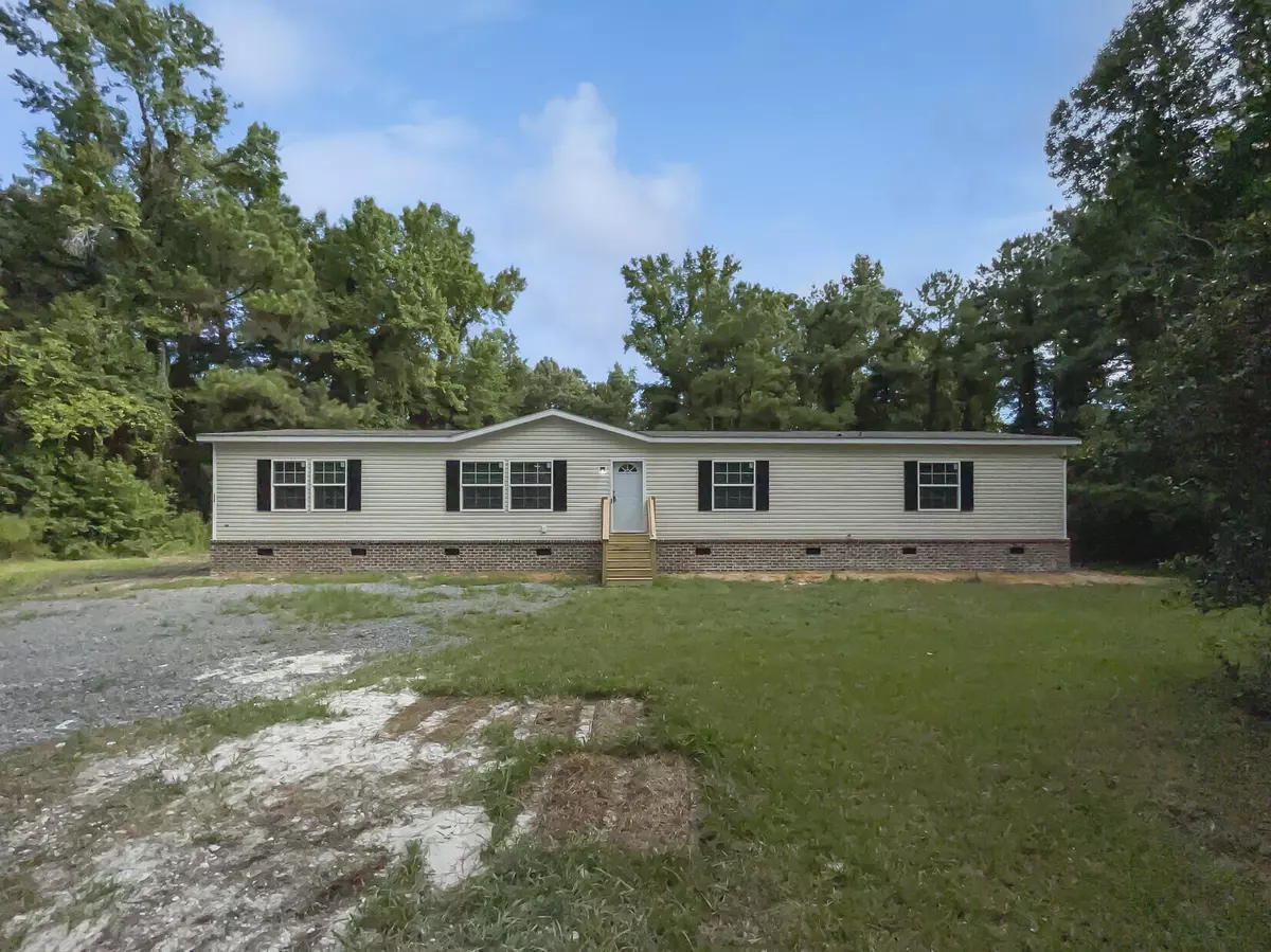 Bonneau, SC 29431,320 Log Cabin Rd