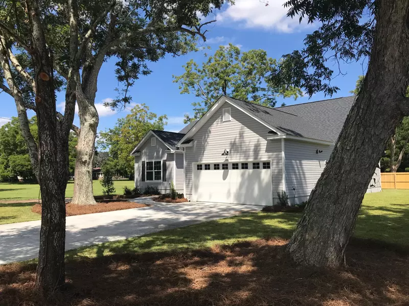 1826 S Grimball Rd, Charleston, SC 29412