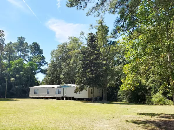 143 Ravenell Dr, Saint Stephen, SC 29479