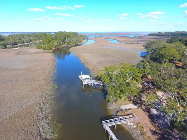 7737 Blue House Ln, Edisto Island, SC 29438