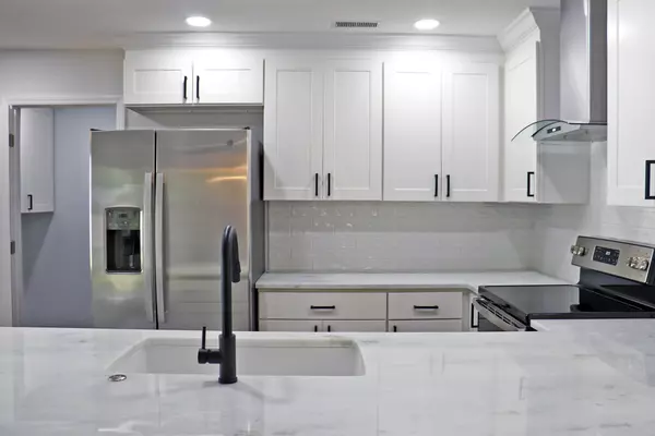 Summerville, SC 29483,208 James St