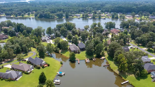 Manning, SC 29102,12 Ridge Lake Dr