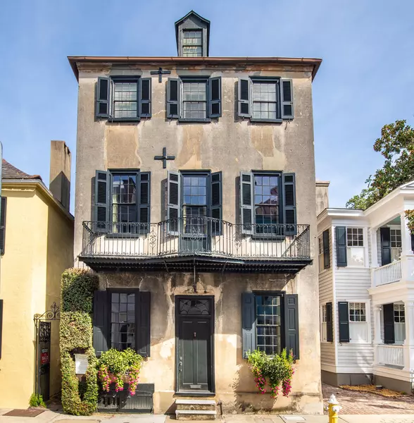 54 Tradd St, Charleston, SC 29401