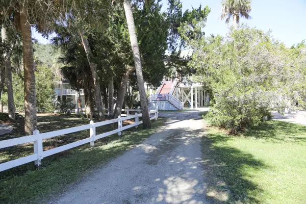 Edisto Island, SC 29438,611 Pompano St