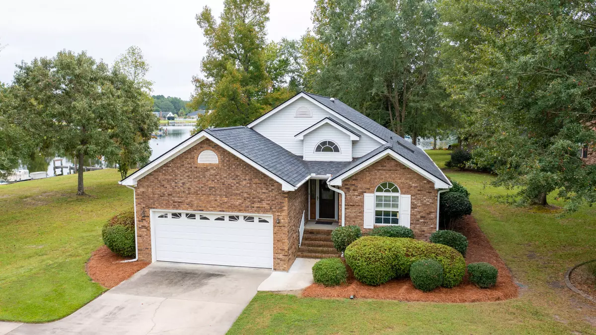 Manning, SC 29102,203 Ridge Lake Dr