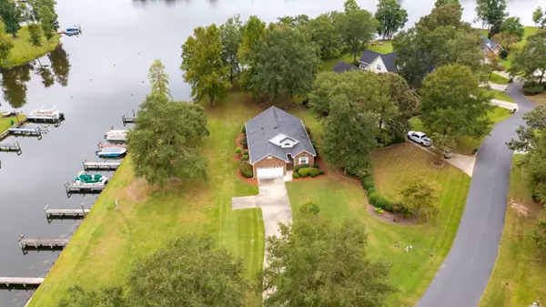 Manning, SC 29102,203 Ridge Lake Dr