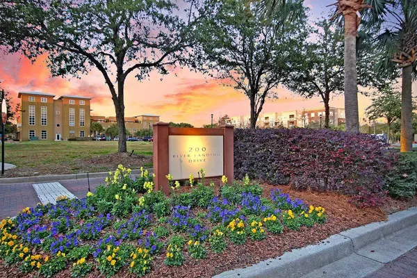 200 River Landing Dr #D206, Charleston, SC 29492