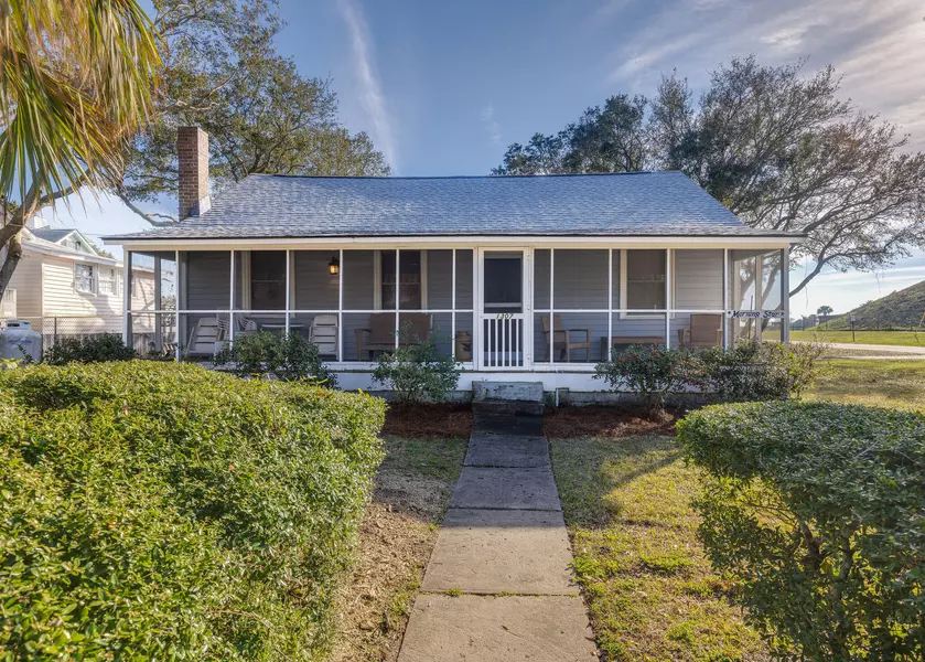 1307 Middle St, Sullivans Island, SC 29482