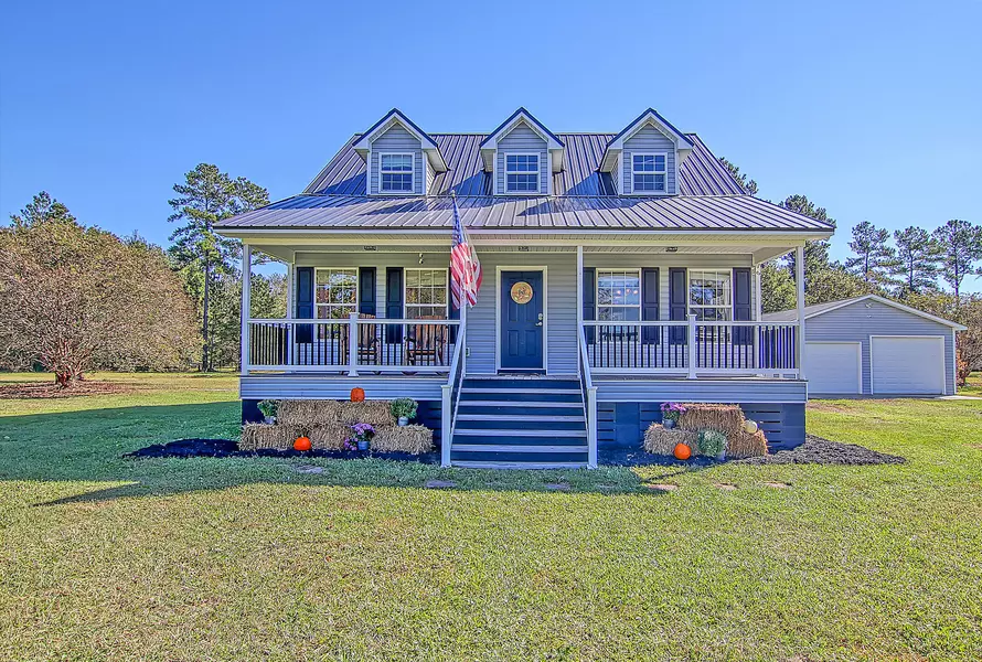 1096 Barnyard Rd, Bonneau, SC 29431