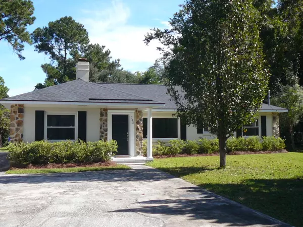 742 W Oak Forest Dr, Charleston, SC 29407